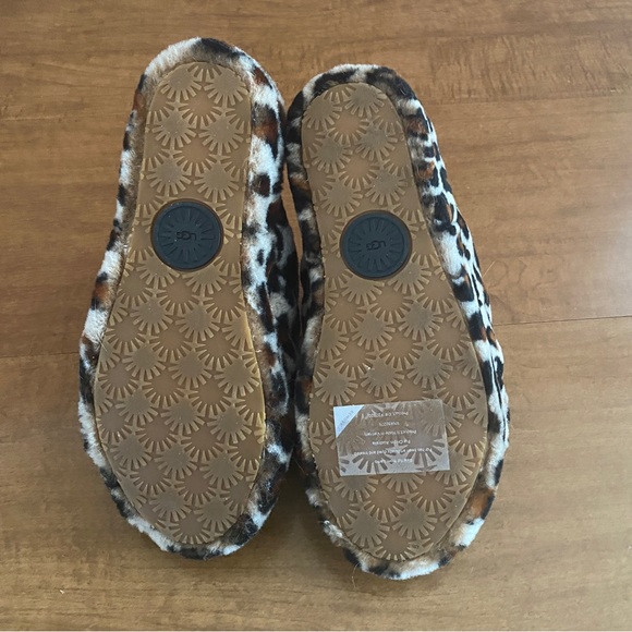 NWOT UGG Leopard Slippers - Picture 2 of 2
